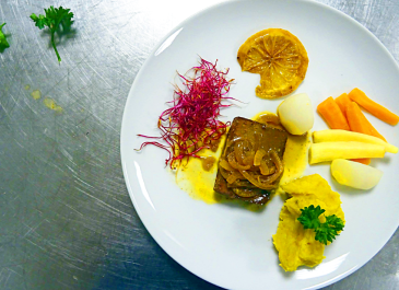 Tofu laqué à l'orange et légumes glacés