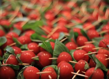 Tomate cerise farcie au fauxmage et basilic