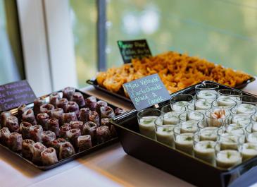 Mini rouleau de printemps, velouté d'artichaut et panier fleur. Crédit photo "Le lapin jaune photographies"